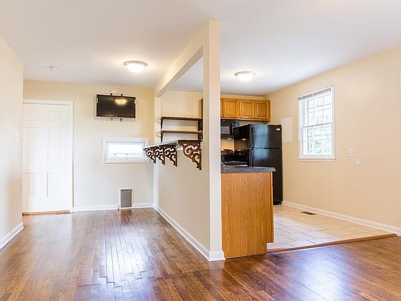 2nd image of 1201 Greenville Ave
