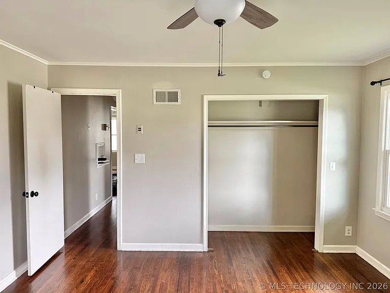 2673 S Sandusky Ave — Photo 8