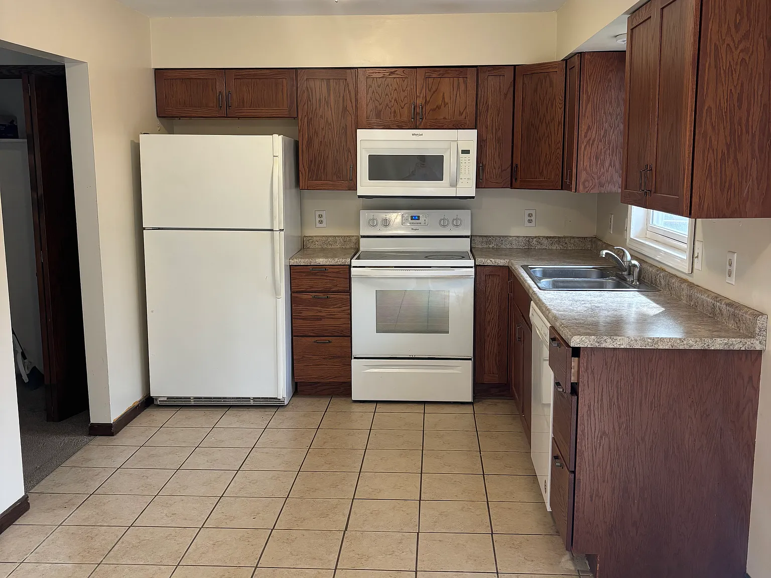 2 bed, 1100 sqft, $1,650 — Photo 4