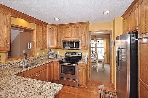 4th image of 5011 Ladyslipper Ave N