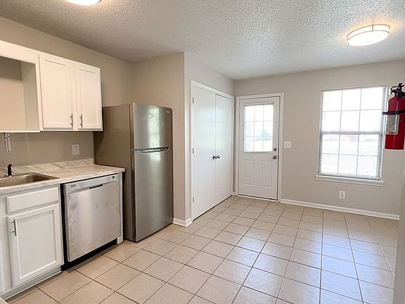 4th image of 111 Ballygar St APT 1