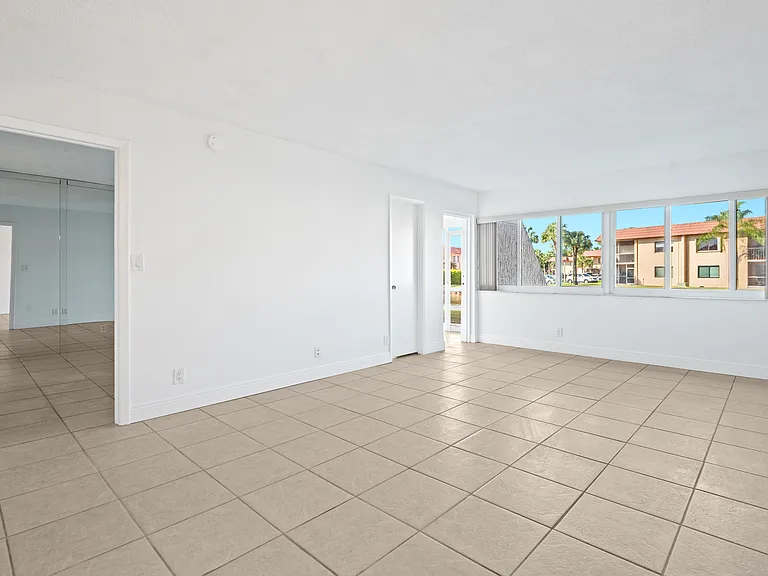 140 Lakeview Dr #103 — Photo 5
