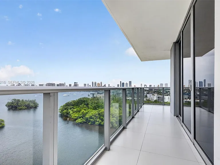 16385 Biscayne Blvd #1215 — Photo 31
