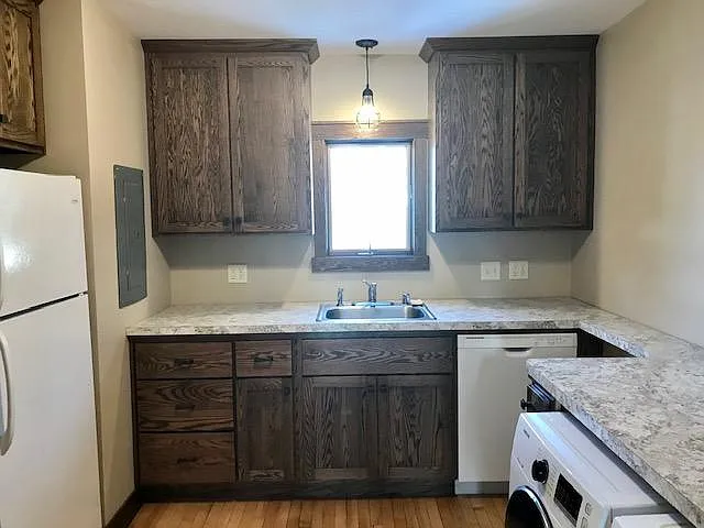2 bed, 900 sqft, $1,100 — Photo 4