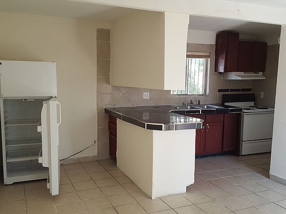 Kitchen/Dining Area
