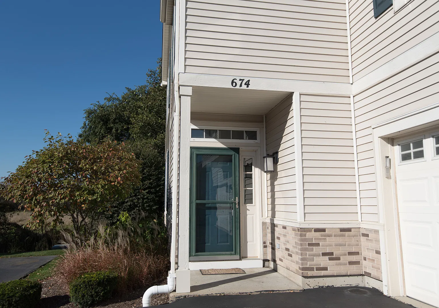 3 bed, 1.5 bath, 1646 sqft, $2,250 — Photo 3