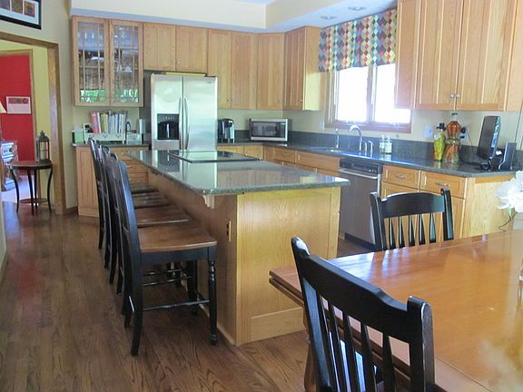 12949 Lincoln Ave : Kitchen