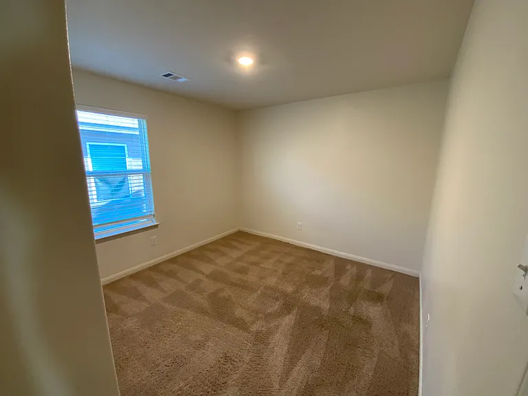 1024 Riverdale Cv — Photo 15