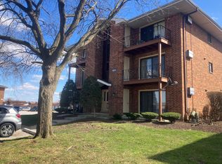 15813 Terrace Dr, Oak Forest, IL 60452