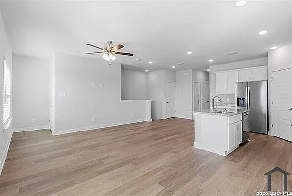 3 bed, 1292 sqft, $1,800 — Photo 3