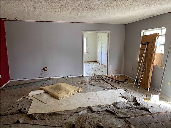 4th image of 8102 Wolf Ln