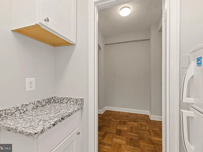 1010 25th St NW #208 — Photo 14