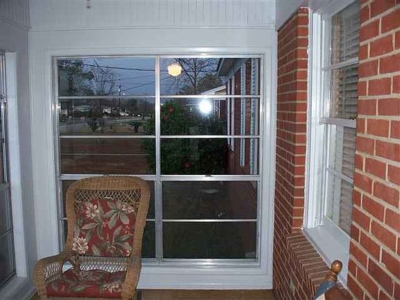 3rd image of 119 Hutchinson St