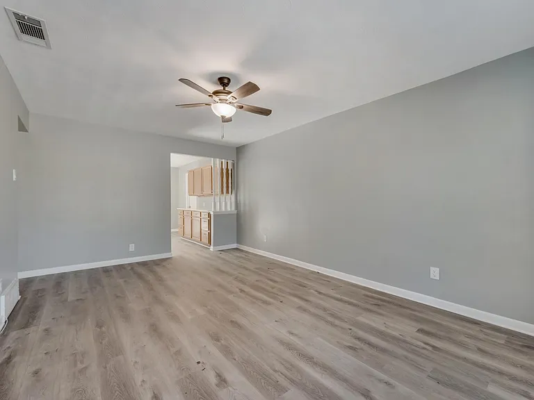 2322 English Dr — Photo 2