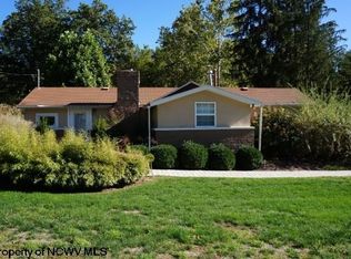 220 Goldcrest Ln, Morgantown, WV 26508