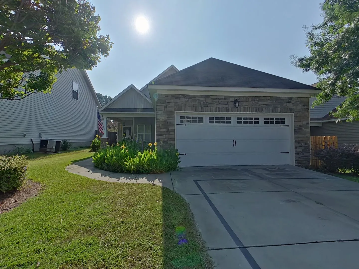 Fresh 3 Bedroom 2 Bath Home with 2 Car Garage — Photo 2