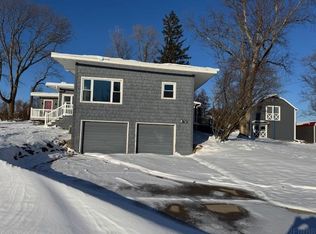 904 Highland Acres Rd, Marshalltown, IA 50158