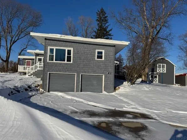 904 Highland Acres Rd, Marshalltown, IA 50158