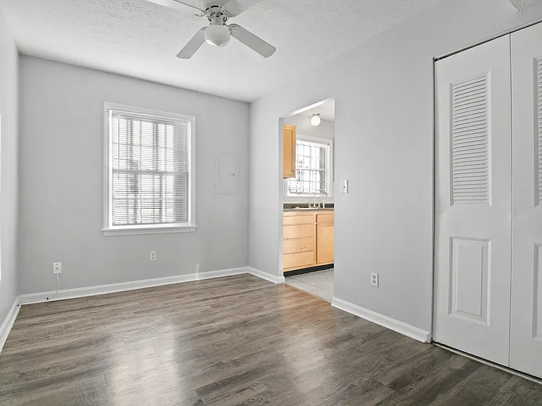 404 W Hill St — Photo 10