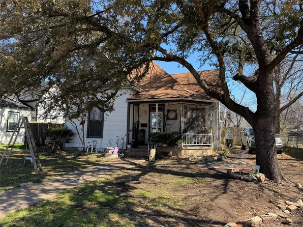1210 N Robinson St, Cleburne, TX 76031