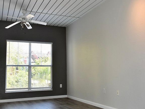 5th image of 2421 W Horatio St Unit 827