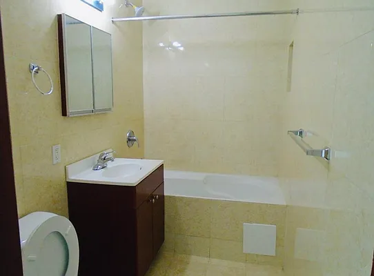 Rented by 18 REALTY | media 10