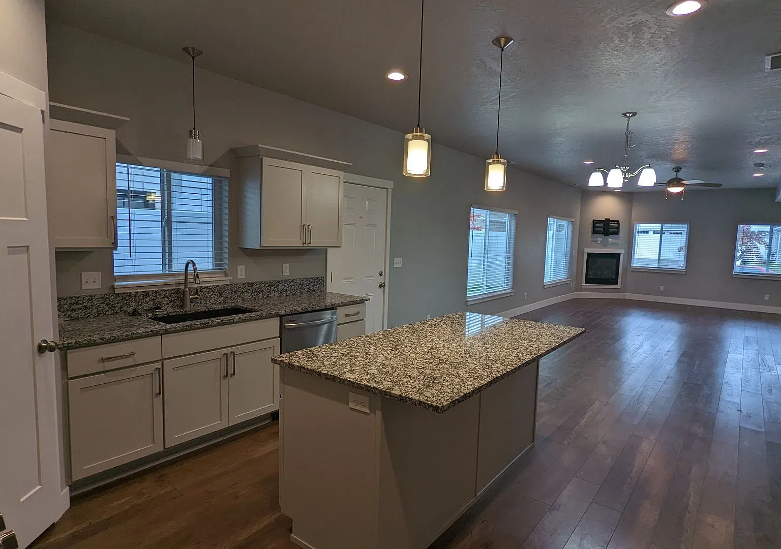 Post Falls Crown Pointe Home — Photo 2