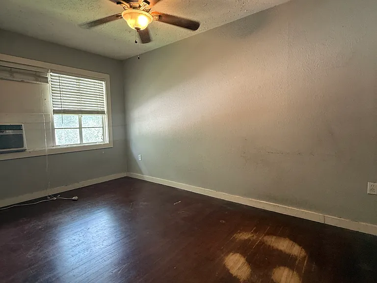 2105 S College Ave #7 — Photo 9