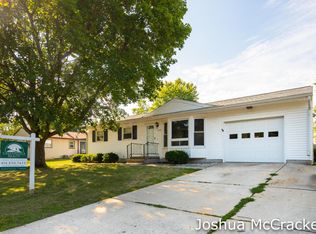 1216 Laurie Gail Dr SE, Lowell, MI 49331