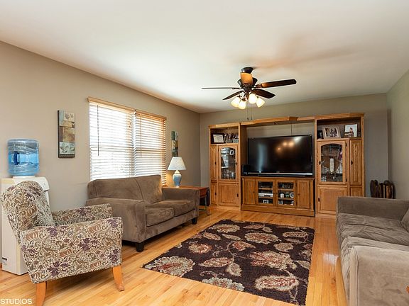 5th image of 1702 Tall Oaks Dr