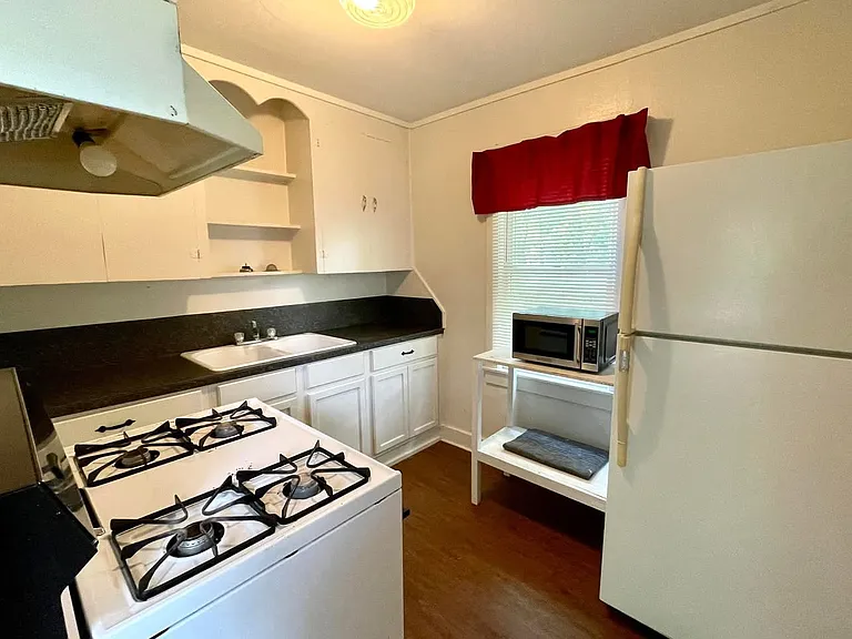531 1/2 G St NW — Photo 2