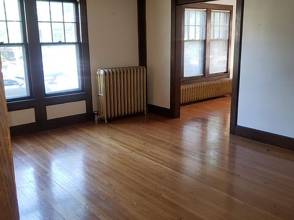 3rd image of 3004 James Ave S #1