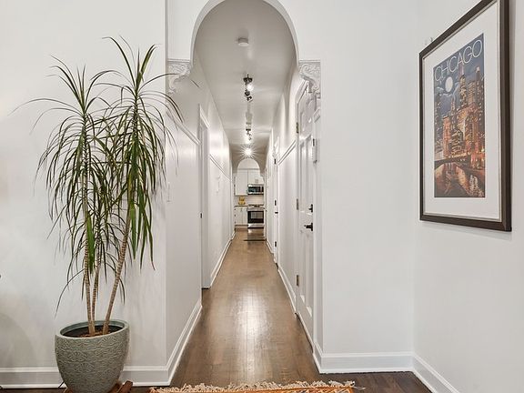 4th image of 4709 N Kenmore Ave APT 1N