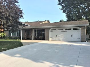 1004 6th St NW, Dodge Center, MN 55927