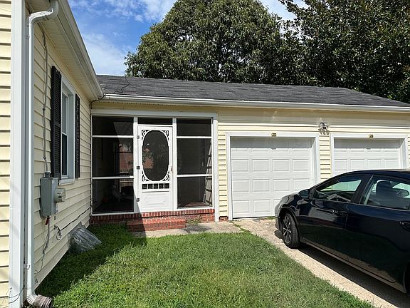 3rd image of 925 Riverside Dr