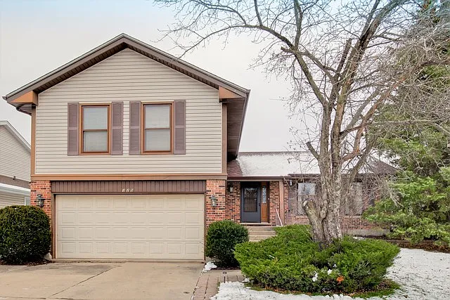 325 Ronnie Dr photo 1