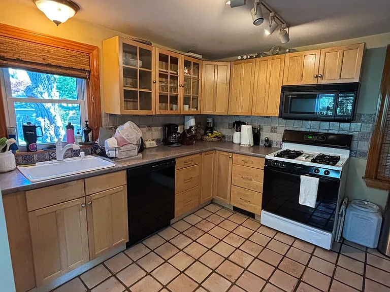 20 Lincoln Ave — Photo 8