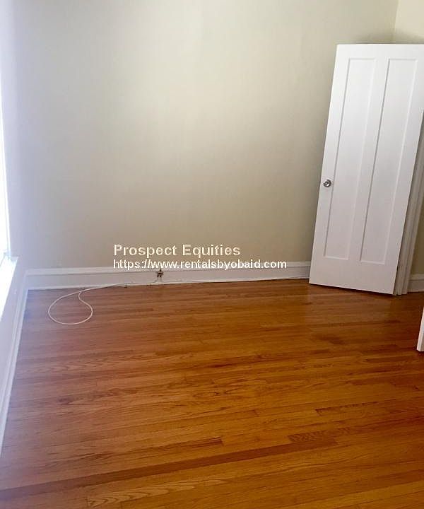 1st image of 6258 N Claremont Ave