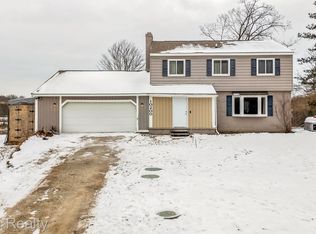 10200 Buckhorn Lake Rd, Holly, MI 48442