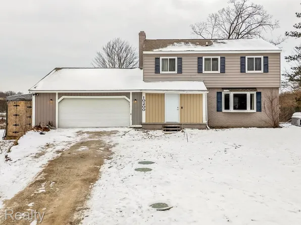 10200 Buckhorn Lake Rd, Holly, MI 48442