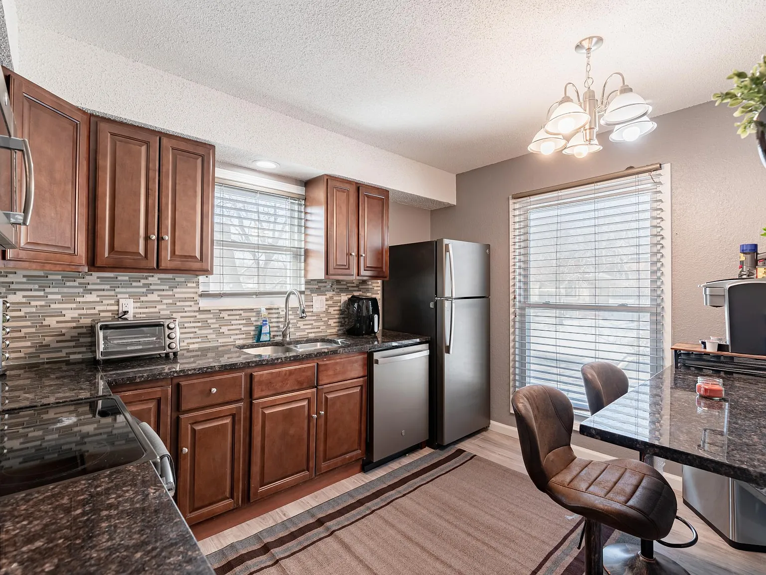3 bed, 1500 sqft, $2,899 — Photo 2