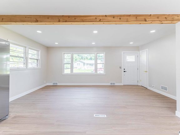 3rd image of 4451 Ellison Ave