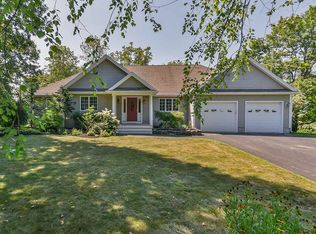 2 Powell Ln, Kittery Point, ME 03905