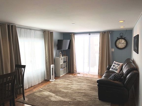 Living rm with new laminate