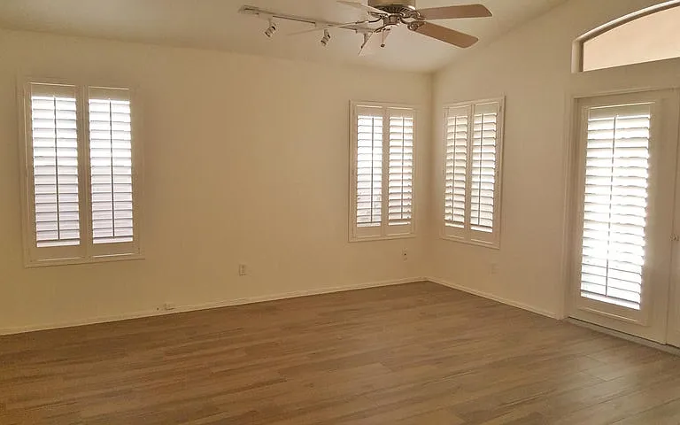869 E Sheffield Ave — Photo 2