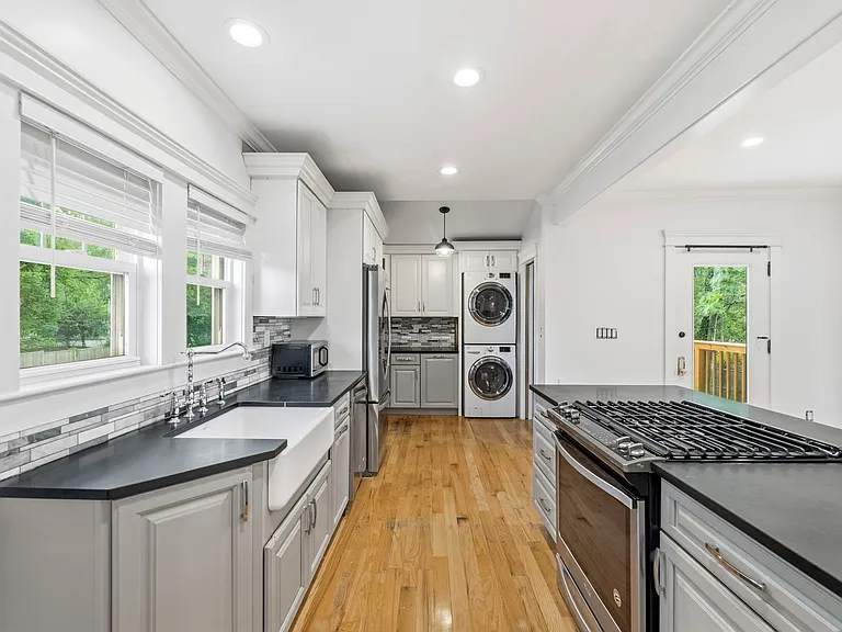 9 Belden Pl — Photo 7