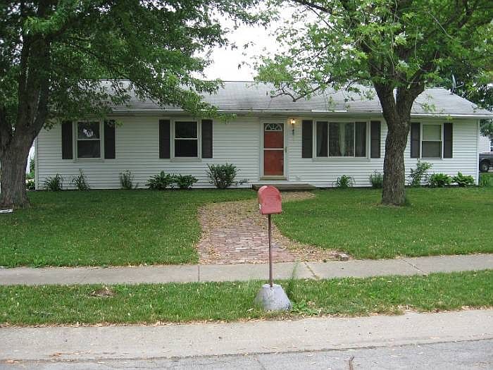 1st image of 1004 S Brackney St