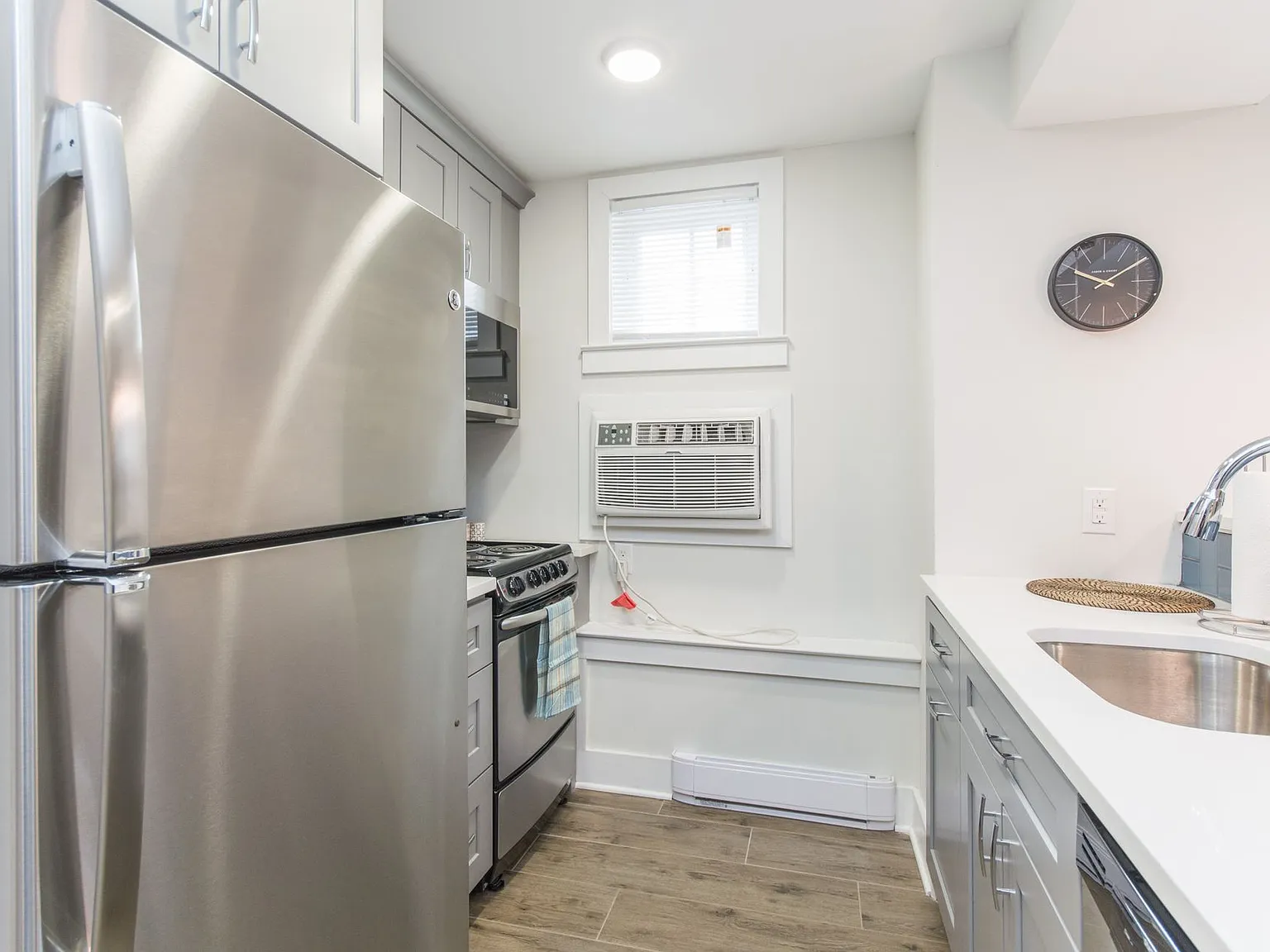 2 Bed/2 Bath ; Gorgeous exterior and spacious interior features in Chestnut Hill! — Photo 4