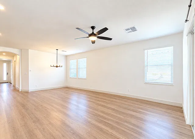 Great Single Level Home in Avondale 3 beds 2 baths!! — Photo 3