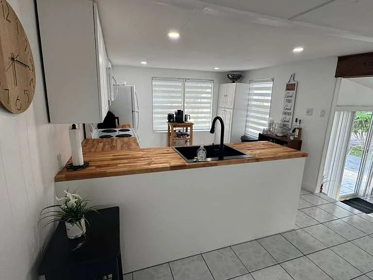 219 W Lake Dr — Photo 3